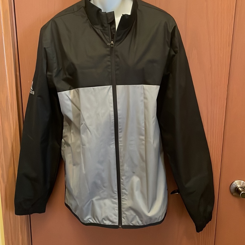 💙⬇️ $19.00 ⬇️ Men’s Adidas Golf Climastorm medium windbreaker